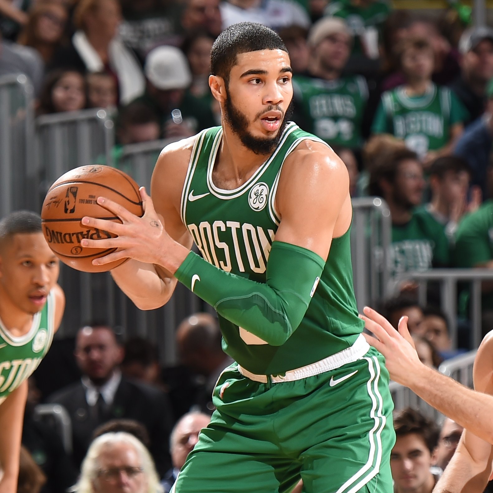 穆雷与90激战热火分钟，锐不可当胜负难料！，塔图姆焦点对战引发球迷热议的简单介绍-爱游戏入口站