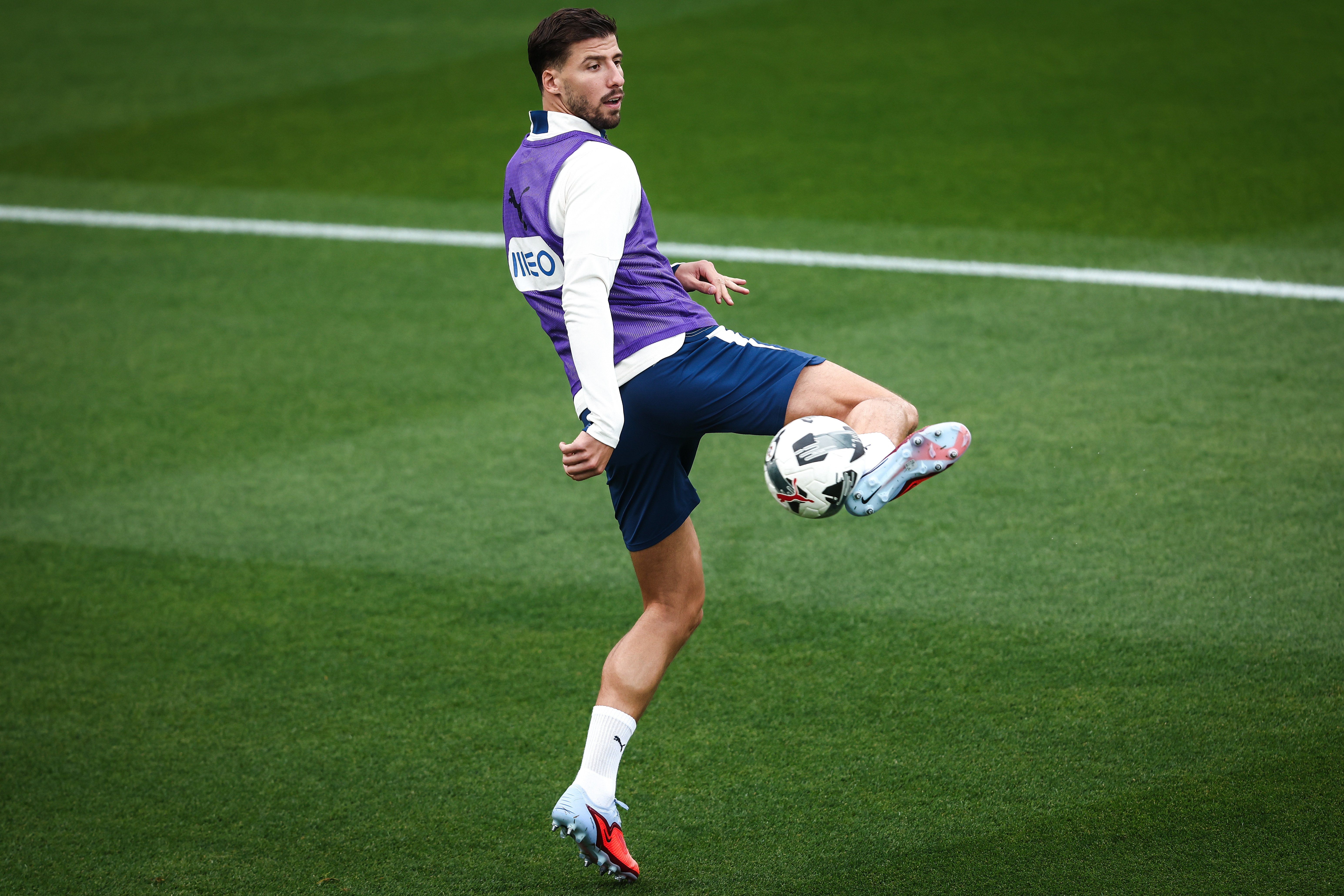 葡萄牙体育迎德甲关键赛；冲刺阶段强势反弹；赛场秩序良好；更衣室氛围转暖的简单介绍